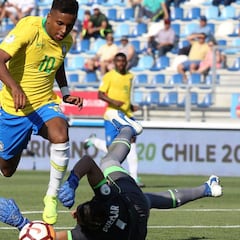 Un penalti a Rodrygo le da
a Brasil el pase al Hexagonal