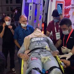 Muslera se rompe tibia y peroné tras un choque fatal con Skoda