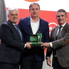 Cristóbal Parralo recibió el premio Ramón Cobo en Las Rozas