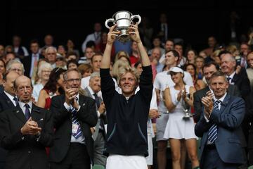 En julio de 2017 se proclamó campeón júnior de Wimbledon después de ganar por 7-6 (2) y 6-3 al argentino Axel Geller. Es el segundo español que gana el torneo júnior de Wimbledon, tras Manuel Orantes en 1967.