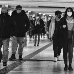 Ponen fecha al fin de la mascarilla en interiores... con una condición