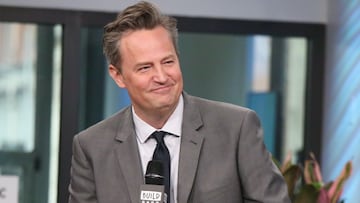 El actor Matthew Perry, conocido por interpretar a Chandler Bing en la serie ‘Friends’, ha fallecido a los 54 años.