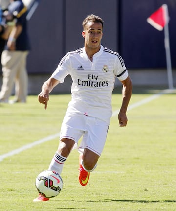 En la cantera del Real Madrid coincidió con  Morata, Carvajal, Alex Fernández, etcétera. Ganaron la liga en División de Honor y la Copa de Campeones en 2010. Posteriormente, lograría con el Castilla el ascenso a Segunda División en 2012. 