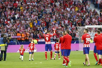 La afici&oacute;n del Atl&eacute;tico de Madrid despidi&oacute; a Fernando Torres, uno de los m&aacute;s grandes &iacute;dolos en su historia. Y el final del &#039;Ni&ntilde;o&#039; no pudo ser mejor, ya que anot&oacute; los dos goles del Atleti en empate frente al Eibar. Como &#039;colchonero&#039;, Torres disput&oacute; 346 partidos, anot&oacute; 118 goles y gan&oacute; una Europa League.