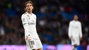 Modric se lamenta de una ocasi&oacute;n fallada en el partido entre Real Madrid y Real Sociedad.