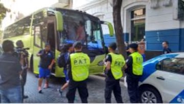 Hinchas de la U detenidos en Rosario por rayar monumento