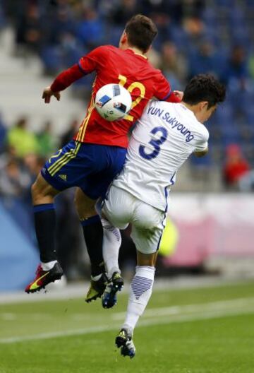 Bellerín y Suk-young Yun.