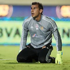 Nahuel Guzmán seguirá aislado; Miguel Ortega se recuperó