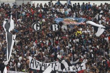 Cerca de diez mil personas llegaron hasta el Monumental para apoyar a Colo Colo.