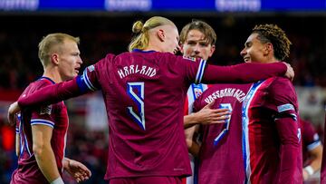 Oslo (Norway), 10/10/2024.- Erling Haaland celebrates scoring the 1-0 during the UEFA Nations League soccer match between Norway and Slovenia at Ullevaal Stadium in Oslo, Norway, 10 October 2024. (Noruega, Eslovenia) EFE/EPA/Terje Pedersen NORWAY OUT