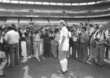 Bernd Schuster, one of few players to play for Barcelona, Real Madrid and Atlético Madrid, arrived at the Bernabéu in 1988 and spent two seasons at the club.
