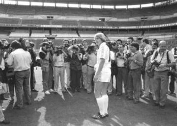 Bernd Schuster, one of few players to play for Barcelona, Real Madrid and Atlético Madrid, arrived at the Bernabéu in 1988 and spent two seasons at the club.