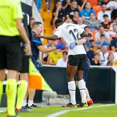 Diakhaby se lesiona y Cenk debuta con el Valencia