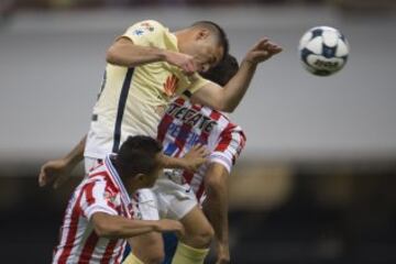 Así se vivió dentro del campo la gran batalla que sostuvieron Águilas y Chivas en el Estaduio Azteca este sábado por la noche.