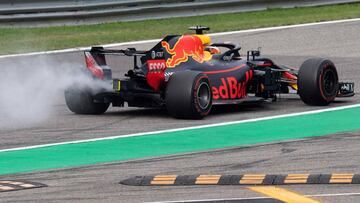 Smoke rises from the car of Red Bull Racing&#039;s Australian driver Daniel Ricciardo after an engine failure during the Italian Formula One Grand Prix at the Autodromo Nazionale circuit in Monza on September 2, 2018. (Photo by GIUSEPPE CACACE / AFP)