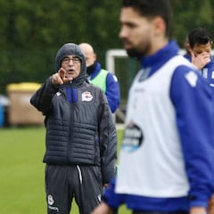 Seguir con la defensa de cinco, el primer dilema de Vázquez