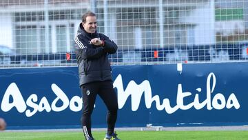 Arrasate dirige un entrenamiento.