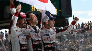 (From L) Spain&#039;s driver Fernando Alonso, Japanese&#039;s Kazuki Nakajima and Swiss&#039; Sebastien Buemi celebrate (Toyota TS050 Hybrid LMP1 N&deg;8) after winning the 86th Le Mans 24-hours endurance race, at the Circuit de la Sarthe on June 17, 2018