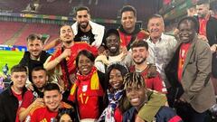 Nico Williams junto a su familia y amigos tras el España-Georgia de octavos de final de la Eurocopa.