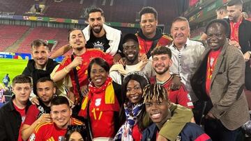 Nico Williams junto a su familia y amigos tras el España-Georgia de octavos de final de la Eurocopa.