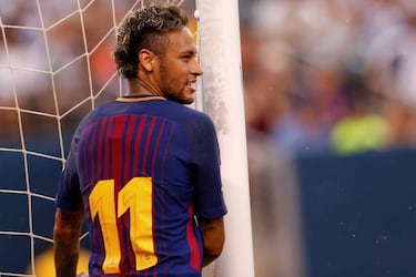Neymar: Barcelona star appears closer to staying at LaLiga club