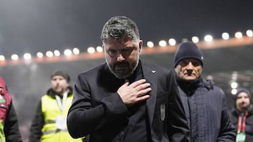 Gennaro Gattuso, entrenador de Italia, camino de los vestuarios tras car en los penaltis con Bosnia.