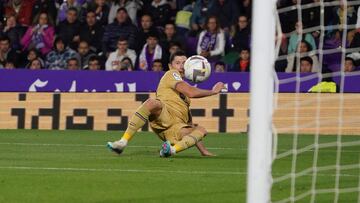 Barcelona's Polish forward Robert Lewandowski scores a goal during the Spanish league football match between Real Valladolid FC and FC Barcelona at the Jose Zorilla stadium in Valladolid on May 23, 2023. (Photo by CESAR MANSO / AFP)