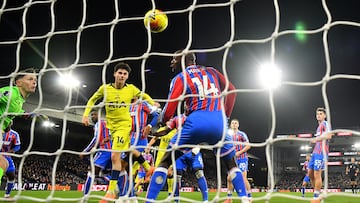 Archie Gray’s goal just before halftime secures Spurs a much-needed win over Crystal Palace at Selhurst Park.
