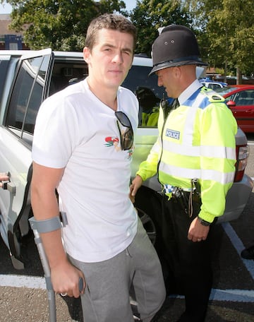 Joey Barton, siempre recordado por varios escándalos durante su carrera, tuvo una que pasó todos los límites. Una brutal agresión que cometió sobre su compañero, el francés Ousmane Dabo. El 1 de mayo de 2007, cuando los dos militaban en el City, Barton se encaró con Dabo en el entrenamiento y golpeó al francés hasta dejarlo inconsciente. Tuvo que ser trasladado al al hospital: contusiones en la cabeza y desprendimiento de retina.