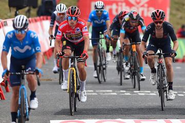 Primoz Roglic entrando en meta. 