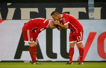 James brilla en Bayern y marca su primer gol