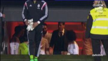 Un instante de la charla de Hierro con los jugadores blancos.