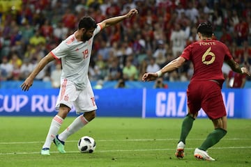 1-1. Diego Costa y José fonte  en  el gol del empate.