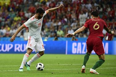 1-1. Diego Costa y José fonte en el gol del empate.
