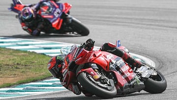 Ducati Lenovo Team's Italian rider Francesco Bagnaia leads ahead of Prima Pramac Racing's Spanish rider Jorge Martin (L) during the MotoGP Malaysian Grand Prix at the Sepang International Circuit in Sepang on November 3, 2024. (Photo by Lillian SUWANRUMPHA / AFP)