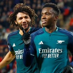 El delantero que truncaría la llegada de Santiago Giménez al Nottingham