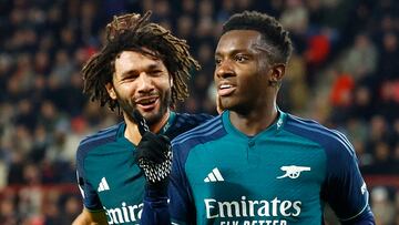 El delantero que truncaría la llegada de Santiago Giménez al Nottingham