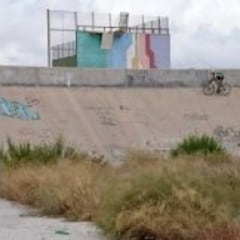 Julio Amores entrena en el ruinoso velódromo de Novelda