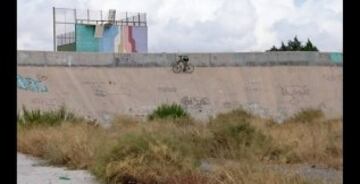 Julio Amores entrena en el ruinoso velódromo de Novelda