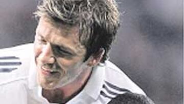 Baptista celebra su gol con Beckham.