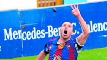 <b>DEL AZULGRANA AL AMARILLO. </b>Pedro Vega celebrará, en adelante, sus goles con Las Palmas.