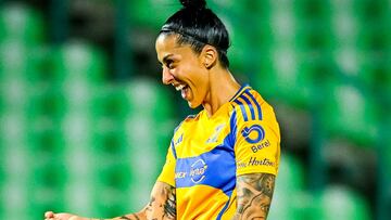 Jenni vuelve a deleitarse