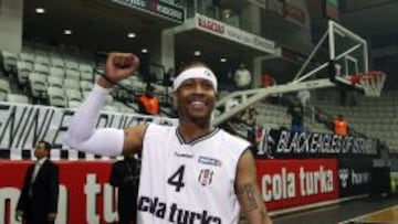 Allen Iverson, durante su presentación como jugador del Besiktas turco.