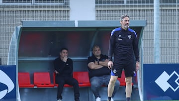Vicente Moreno durante un entrenamiento en Tajonar.