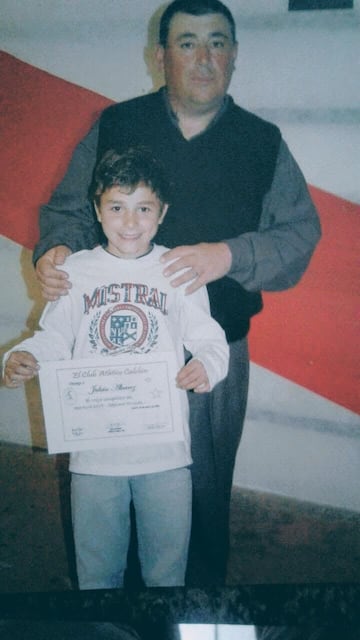 Julin Alvarez de peque?o junto a su entrenador, Rafael Varas.