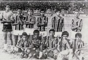 Un jovencísimo Rivaldo en el Recife de Santa Cruz (arriba, cuarto por la izquierda).