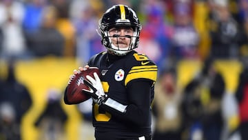 Despu&eacute;s de lanzar cuatro intercepciones el domingo pasado, Devlin Hodges permanecer&aacute; detr&aacute;s del centro en Pittsburgh.