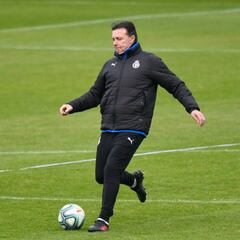 Cristóbal repite sistema y dobla lateral en la izquierda