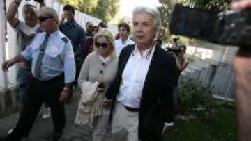 Los padres de María de Villota, a su llegada a Sevilla.