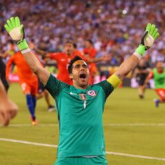 “El mejor de la historia”: así reaccionó el fútbol chileno ante el retiro de Bravo